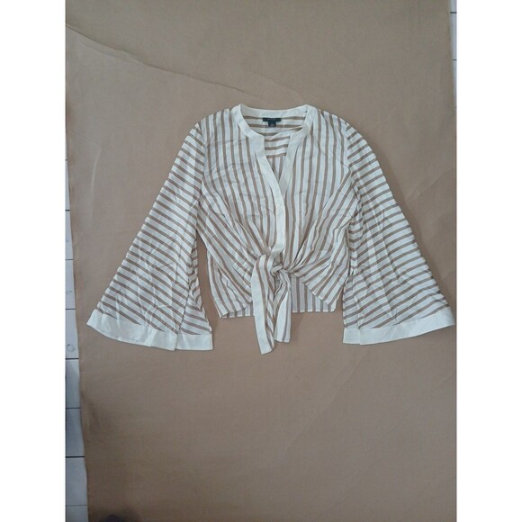 Halogen Shirt Top Blouse Womens M Beige Striped Bell Sleeve Cropped Classic - Picture 1 of 9
